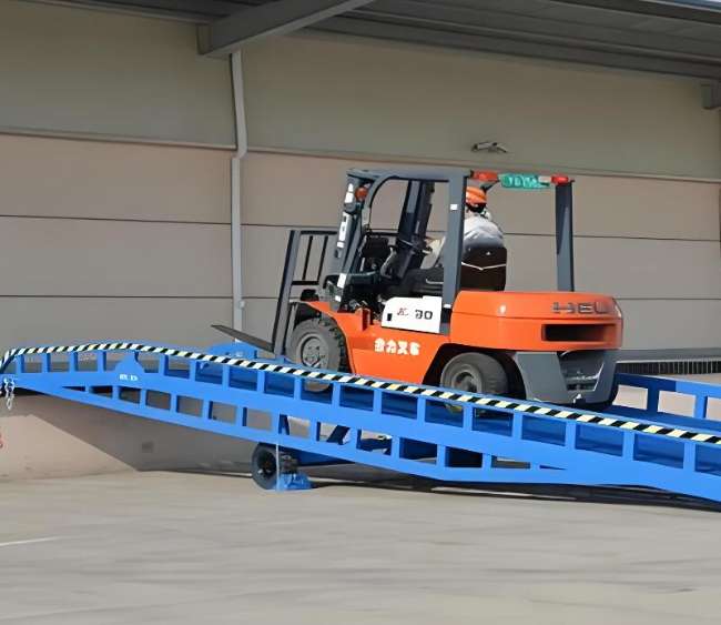 和田县移动式卸货平台（叉车用）